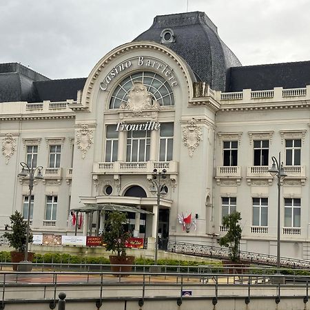 Cosy Appart - Plage A 2Min - Casino A 1Min トルヴィル＝シュル＝メール エクステリア 写真
