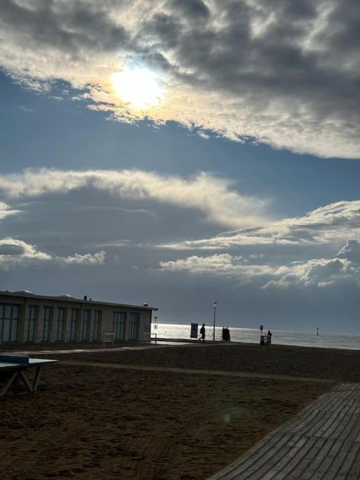 Cosy Appart - Plage A 2Min - Casino A 1Min トルヴィル＝シュル＝メール エクステリア 写真